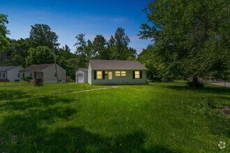 Building Photo - 300 Estridge Rd