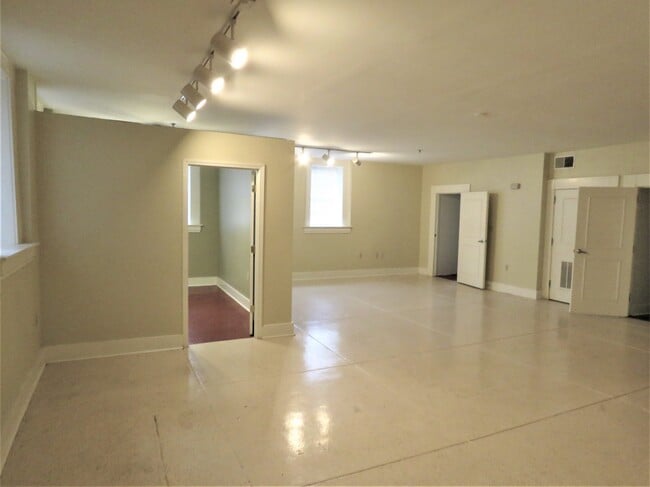 Building Photo - 715 Sherman St