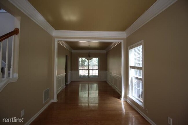 Building Photo - 4 br, 2.5 bath House - 5855 Rives Drive