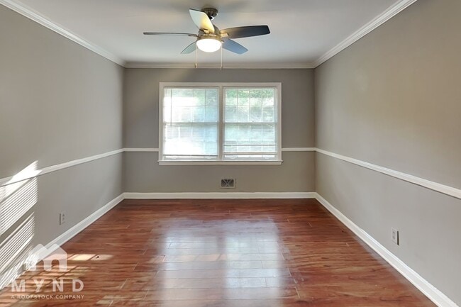Building Photo - 990 Lynhurst Dr SW