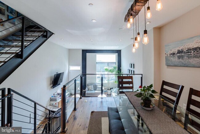 Foto del edificio - 1427 E Columbia Ave