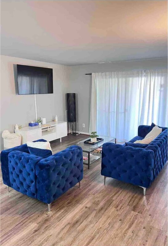 Foto principal - 10124 Campus Way S