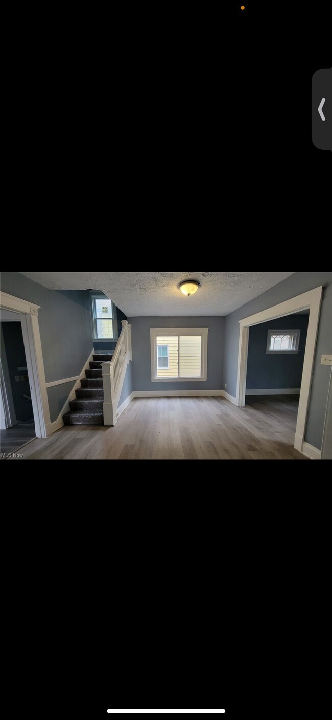 Building Photo - 9627 Fuller Ave