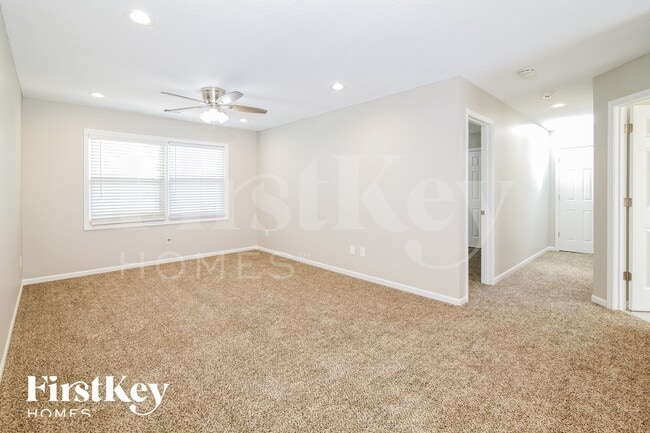 Building Photo - 15211 Maple St