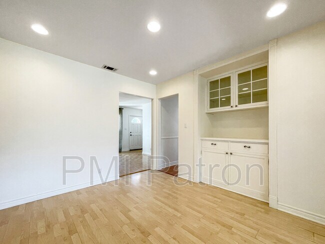 Building Photo - 760 N Orange St