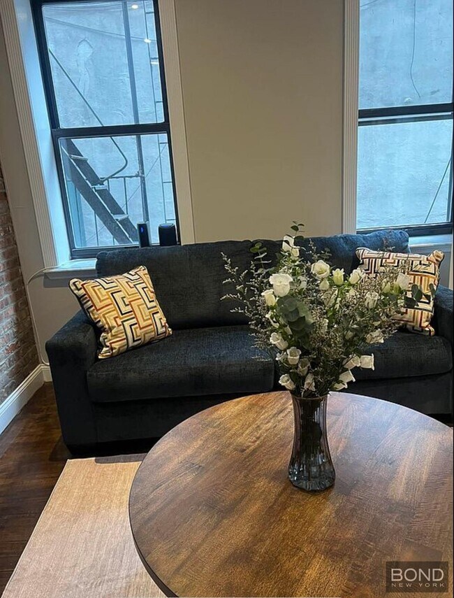 Foto del edificio - 336 E 18th St