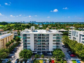 Building Photo - 9500 W Bay Harbor Dr