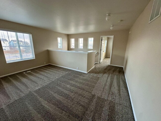 Building Photo - Stylish 2 bedroom Townhome end unit w/Loft 80923