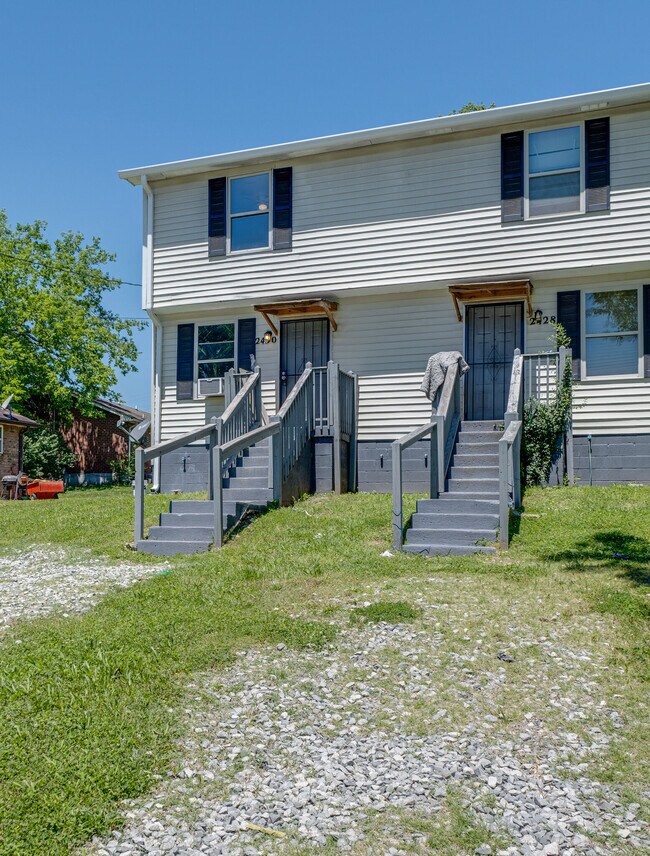 Building Photo - 2430 Woodale Ln