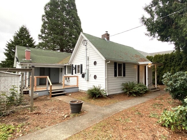 Building Photo - Quaint Hood River Cottage