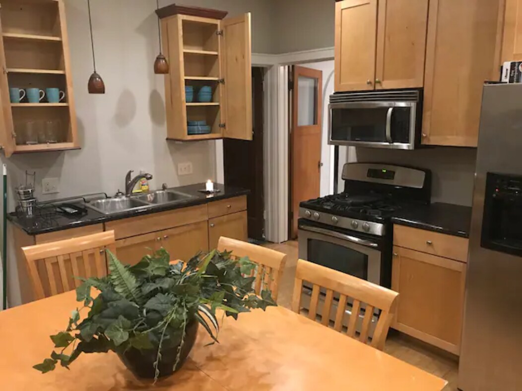 1017 E Brady St, Milwaukee, WI 53202 Townhome Rentals in Milwaukee WI