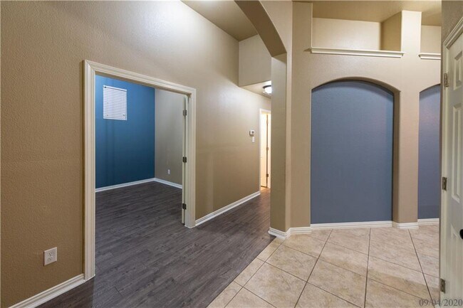 Building Photo - 2736 Santa Barbara Loop