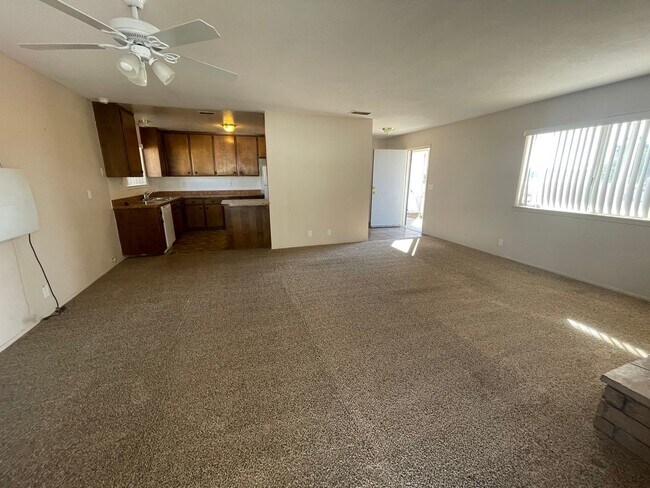 Foto del edificio - Apple Valley-Cute Starter Home- 2 Bedrooms, 2 Bathrooms, All Appliances Included, Fully Fenced