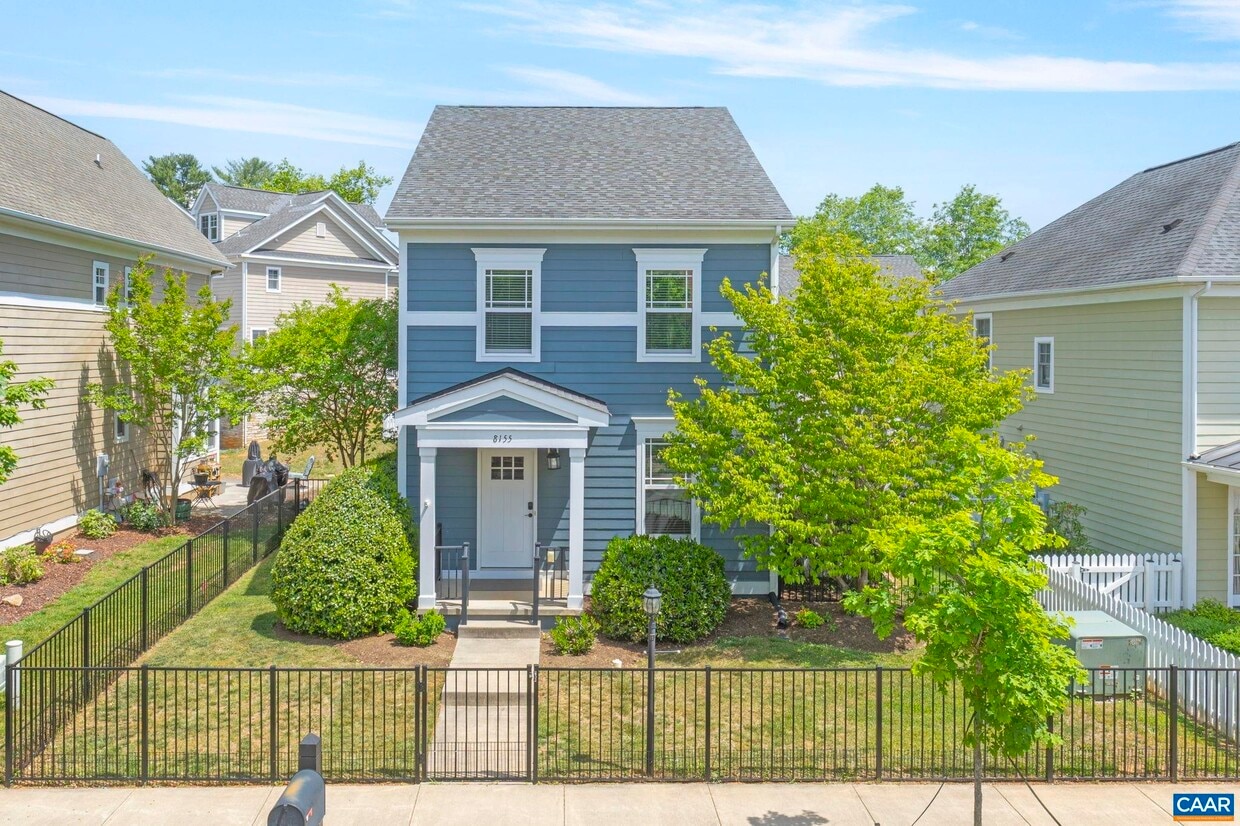 Foto principal - 8155 W End Dr