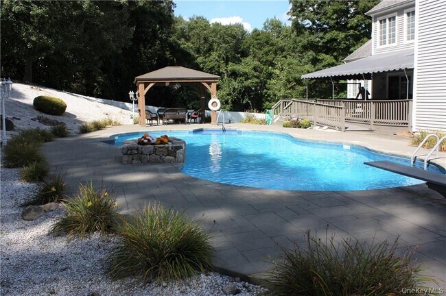 Foto del edificio - 17 Waring Dr