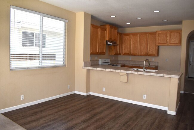 Building Photo - 10038 Van Brocklin Way
