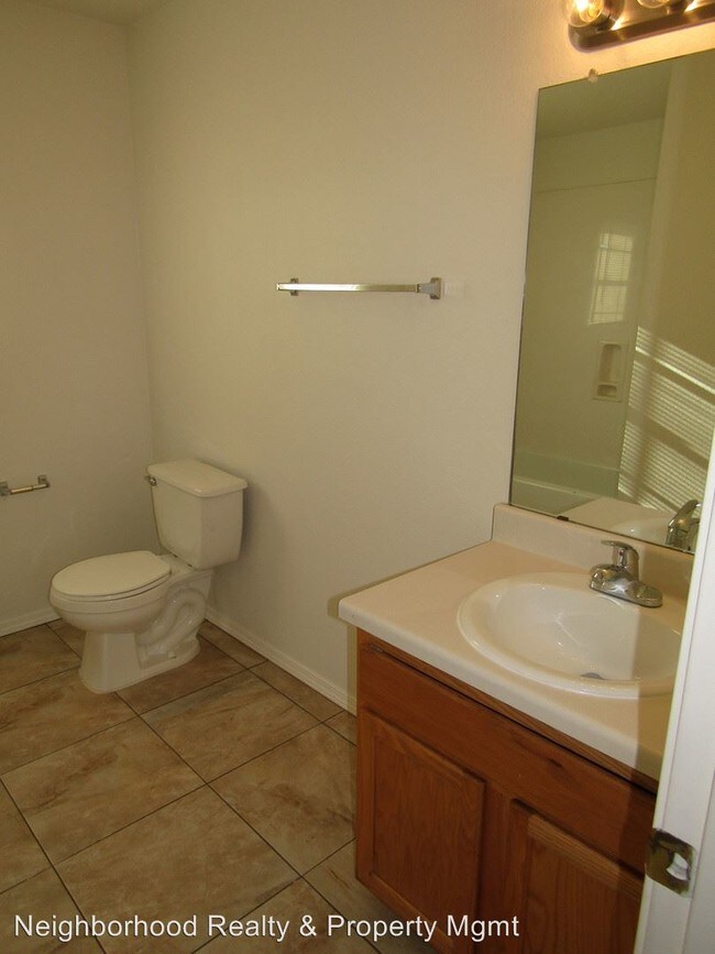 Building Photo - 12500 Campana Dr