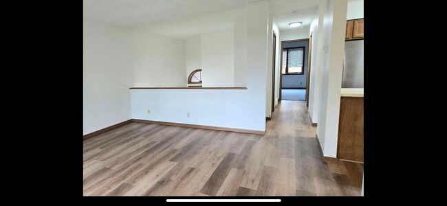Foto del edificio - 405 Hillcrest St E
