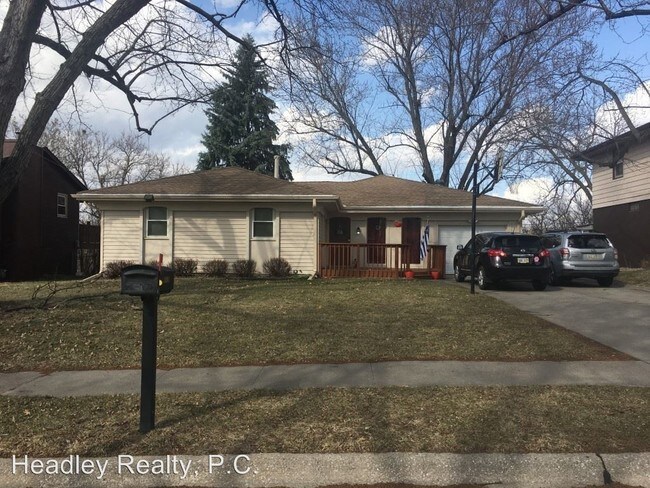 Foto del edificio - 8202 Walnut Ln
