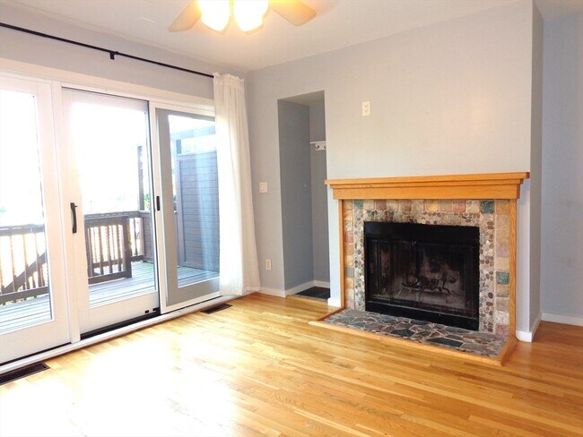 Building Photo - 471 Arsenal St