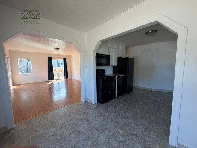 Building Photo - 460 S 41st St
