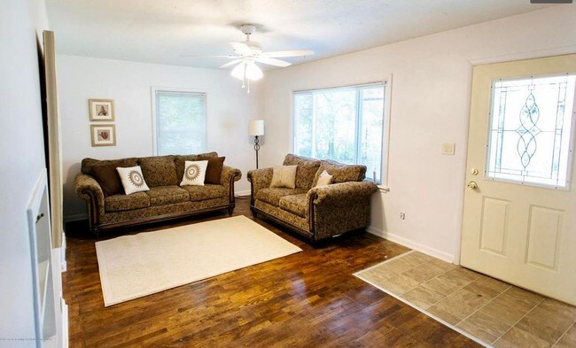 Foto del edificio - 621 W Hodge Ave