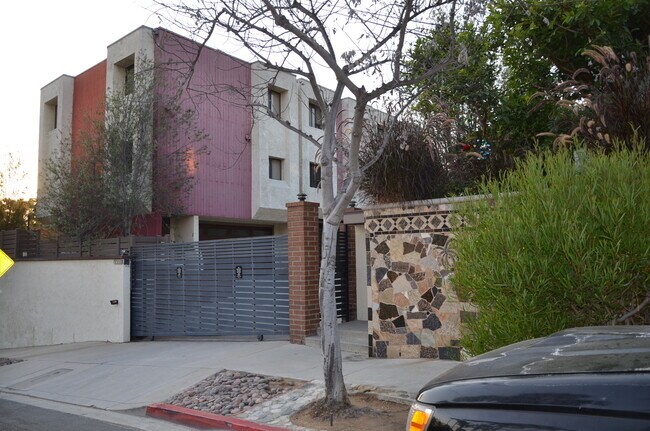 Building Photo - 2621 E 20th St