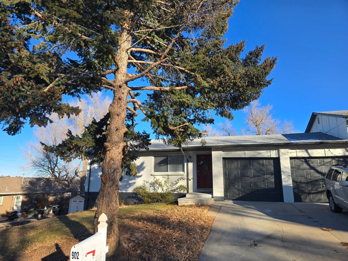 Frente de la propiedad. - 902 S Zephyr Ct