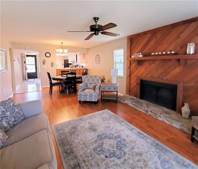 Building Photo - 112 Woodlands Ct