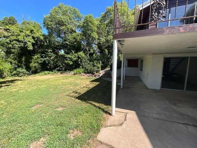 Foto del edificio - 4 bdrm 3 bth plus a Den/office Home 2 Car ...