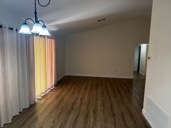 Foto del edificio - 55+ Summerlin Community - Single Story Home - Clean and Modern