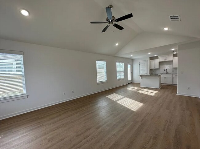 Foto del edificio - 5812 W Greens Chapel Rd