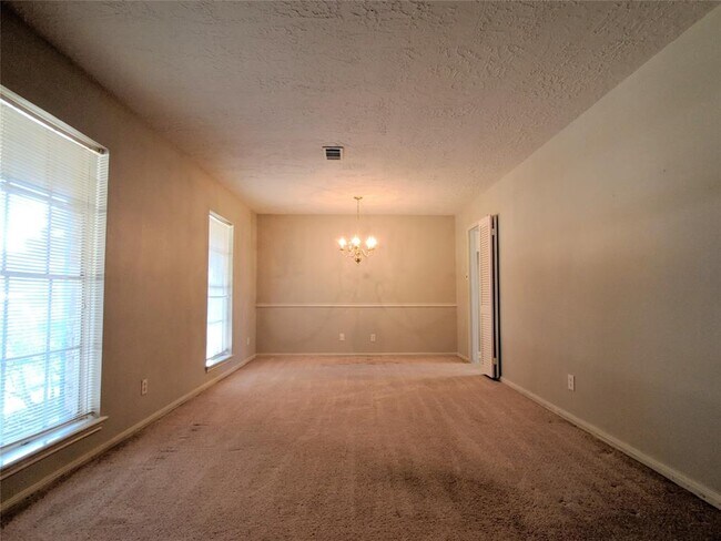 Building Photo - 3311 Lively Ln