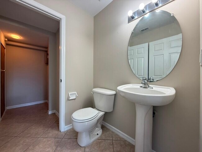 Foto del edificio - 3629 Pine Oak Cir