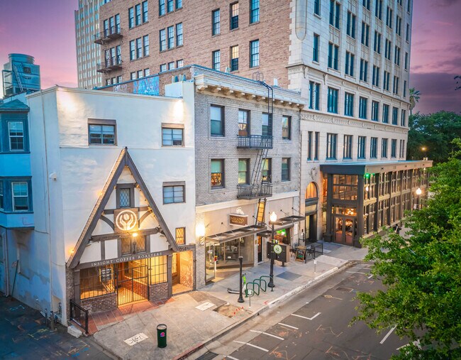 Foto del edificio - The Golden Lofts