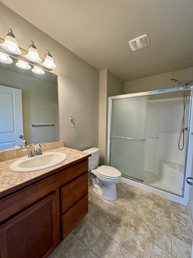 Building Photo - 3 Bed, 2 Bath Post Falls Home with Large G...
