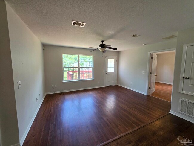 Foto del edificio - 8510 Pond Ave