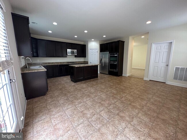 Foto del edificio - 715 N Jefferson St