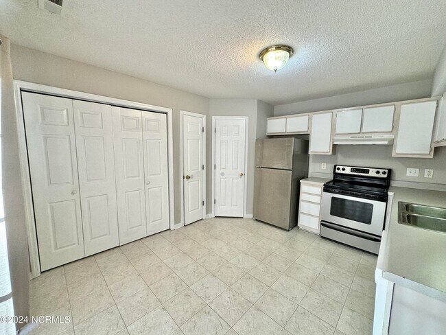 Foto del edificio - 321 Winners Cir S