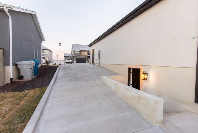 Foto del edificio - 1062 N Highpass Dr