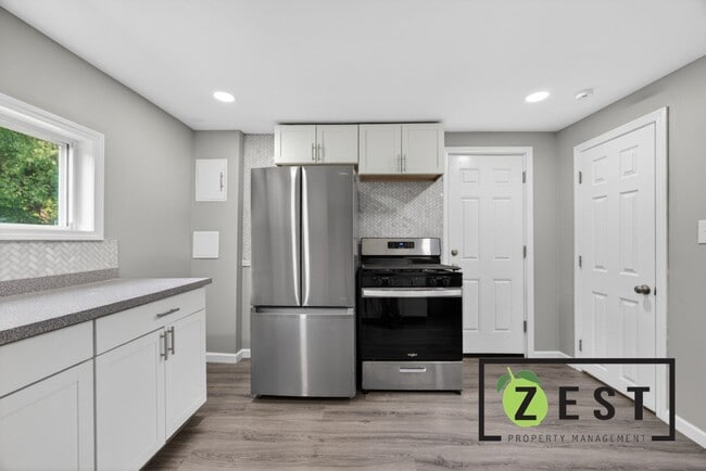 Building Photo - Beautiful Updated 4 Bed 1.5Bath Colonial **Open House Sunday June 21st from 1pm to 2pm**st