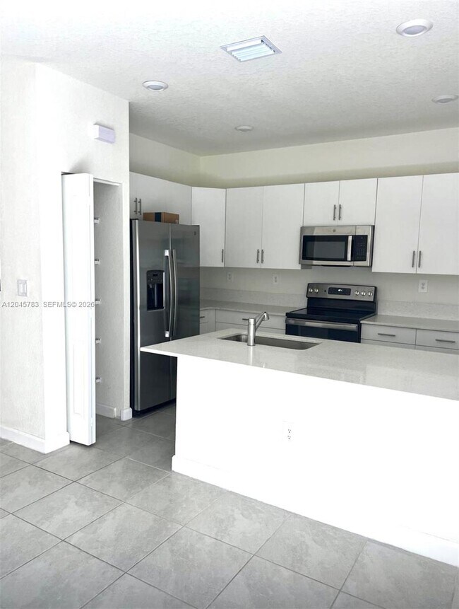 Foto del edificio - 11444 West 33rd Ct