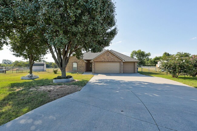Building Photo - Gorgeous 4BD/2BTH Home in the Heart of New...