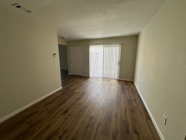 Building Photo - 3-bedroom, 2 car garage, dishwasher, stove...