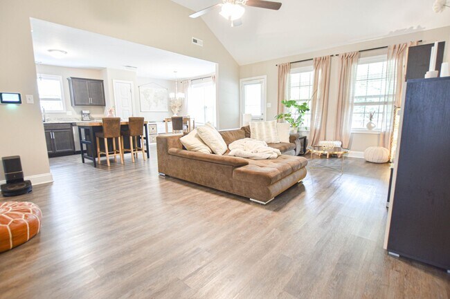 Foto del edificio - Pet Friendly Three Bedroom!