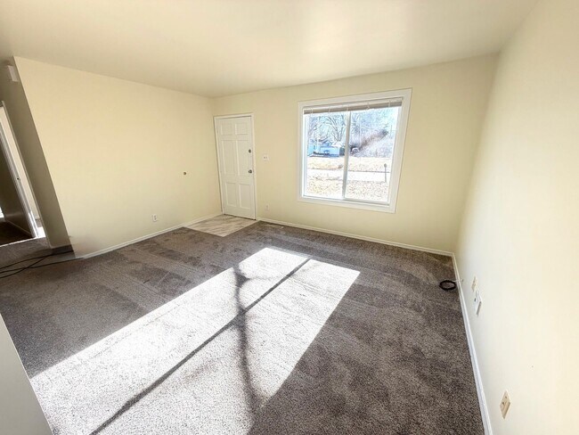 Foto del edificio - 1621 Clover Ln