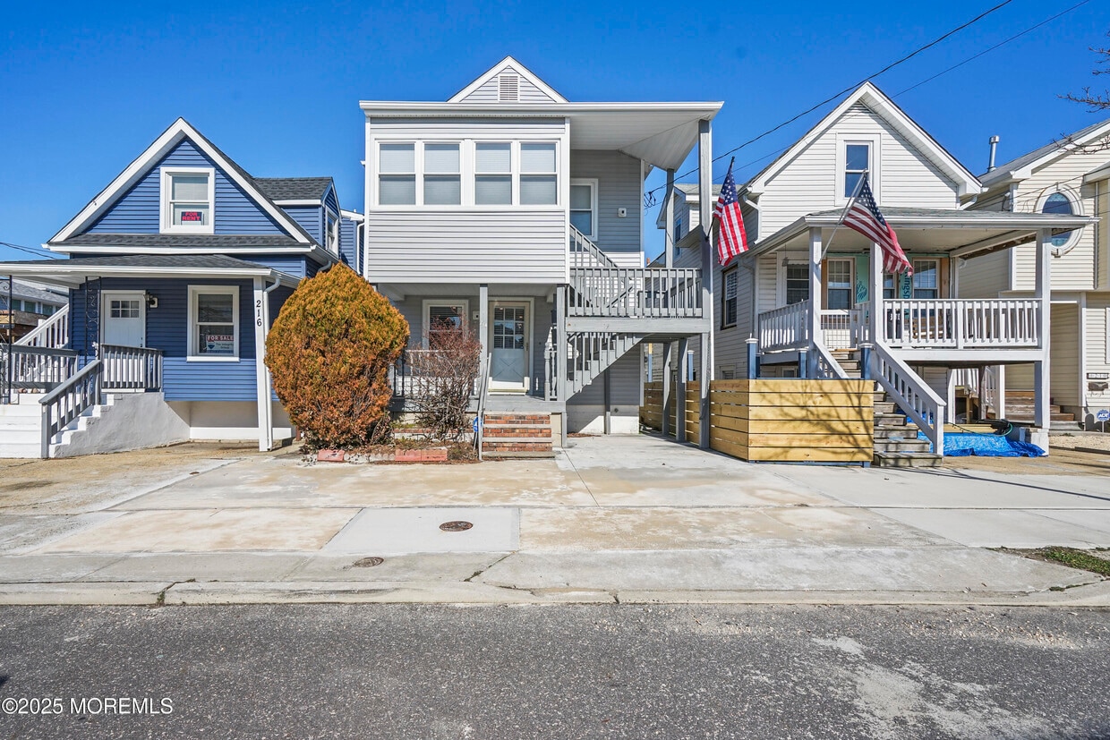 Primary Photo - 214 Webster Ave