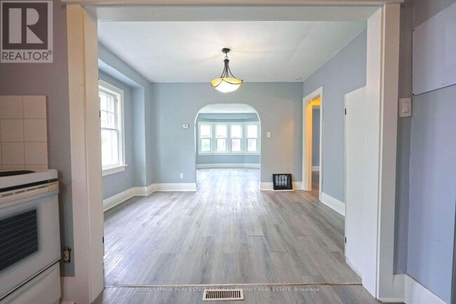 Building Photo - 26 Avenue Pl