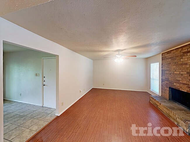Foto del edificio - 1226 Meadow Creek Dr