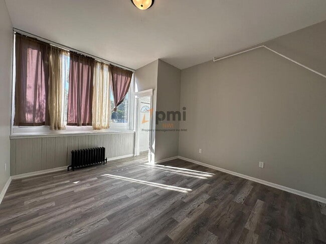 Foto del edificio - 509 E Commercial Ave